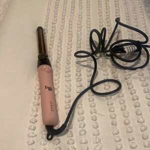 L'ange Le Pirouette rotating curling iron.